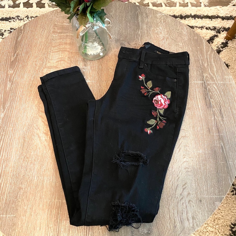 YMI Skinny Jeans/Black/Flowers
